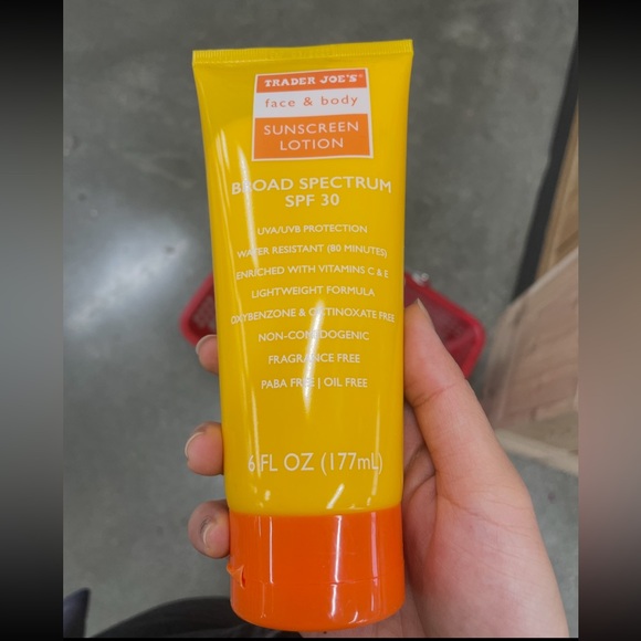 Trader Joe’s face body sunscreen lotion 6oz broad spectrum water resistant - Picture 4 of 5